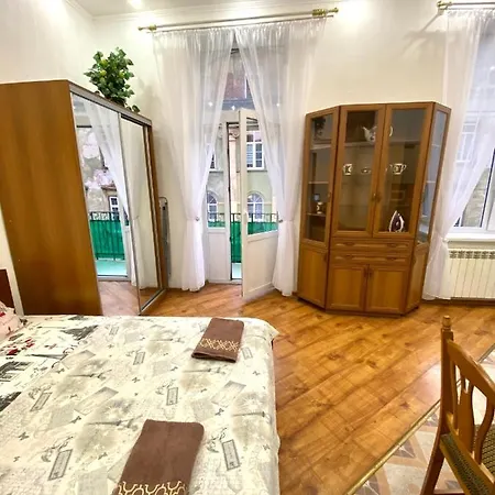 Навпроти Вернісажу Біля Оперного Вулиця Театральна 26 Є Балкон Та Інернет Apartment Lviv Exterior photo